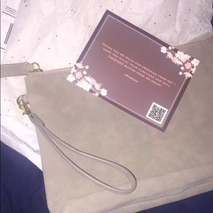 NOT FOR SALE.. Review on item from @mam1018